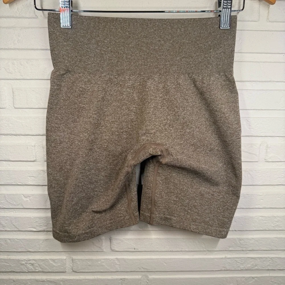 NVGTN Mocha Scrunch Seamless Athletic Gym Shorts, Women’s Size Medium